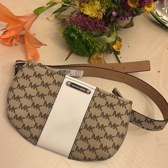 Michael Kors Handbags - 🆕Michael Kors Belt Bag